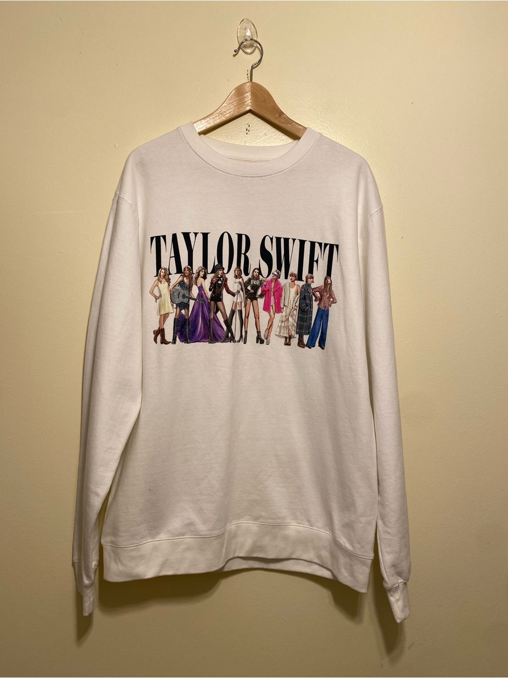 Taylor Swift White Sweatshirt. Size L. Unisex model . Oversized style
